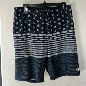 Ocean current. Men’s size 30. Color: black and gray.